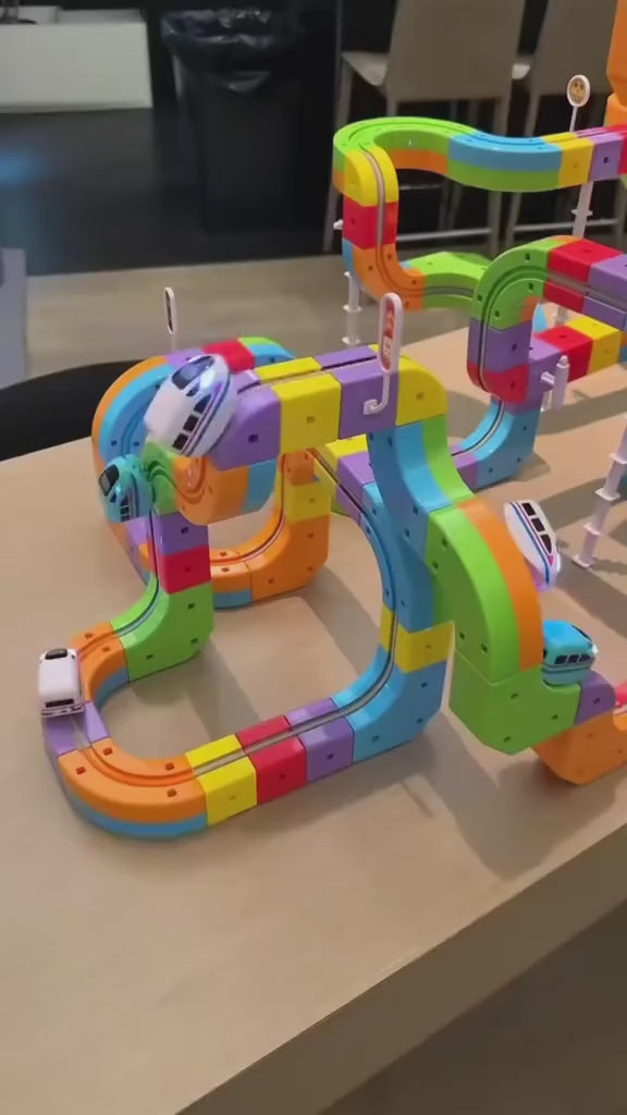 רכבת מגנטית עם מסלול מודולרי להרכבה